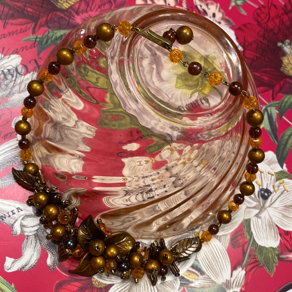 Vintage Made in Western Germany 15 1/2” necklace Lucite leaves/beads/glass beads - Picture 2 of 12